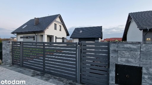 Dom jednorodzinny z dwustanowiskowym garażem wolnostojącym