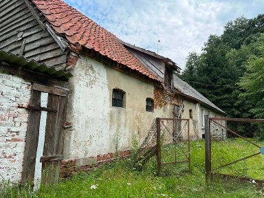 Sprzedam dom do całkowitego remontu