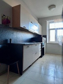 Duza kawalerka z osobna kuchnia 1550zl Baranowek