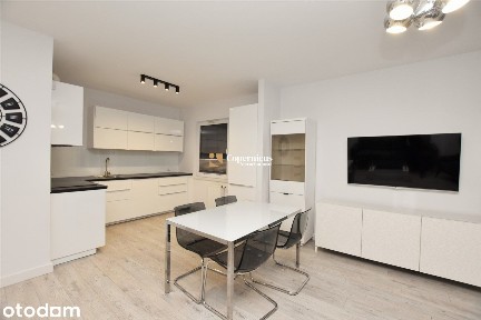 Przestronny apartament z widokiem na las