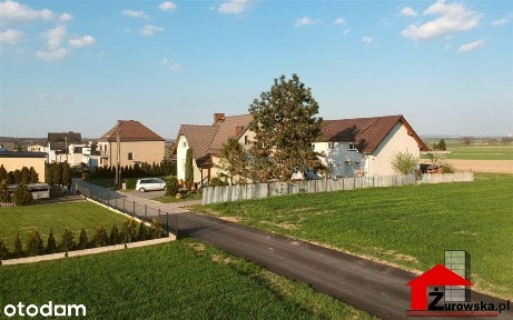 Połowa domu z możliwością korzystania z ogrodu.