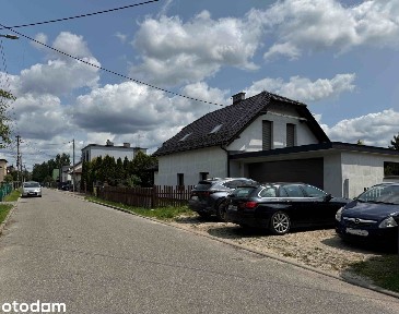 Dom z ogrodem zimowym i domkiem dla gości