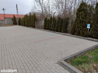 Biuro z dużym parkingiem, umeblowane - możliwość wynajęcia hali 400 m2