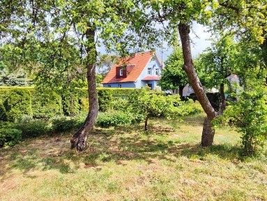 Sprzedam połowę domu: z ogrodem, garażem, ½ udziału w działce, do remontu- obok Dino i Orlenu