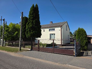 Dom z działką i zabudowaniami Radomyśl - Gmina Wiśniew