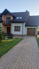 Dom wolnostojący z garażem i budynkiem gospodarczym