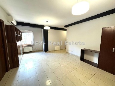 Lokal na biuro, gabinet lub kancelarię 75 m² w centrum Pruszkowa.