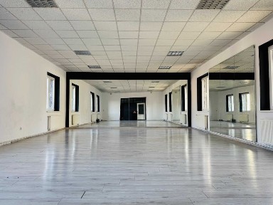 Sala w śródmieściu I piętro, bezpłatny parking !