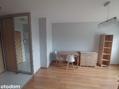 Kawalerka z balkonem, oddzielną kuchnią i garażem