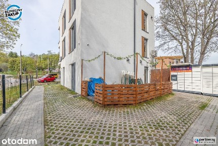 2-letni budynek w centrum Małego Kacka