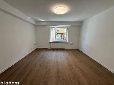 Do wynajęcia lokal usługowy 40,44 m² (parter) Mikołów Rynek 4