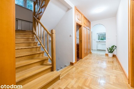Połowa BLIŹNIAKA, komfortowe przestrzenie, 5 pokoi z ogrodem i garażem