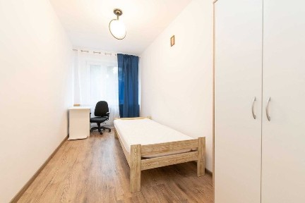 Mieszkanie 3 oddzielne pokoje + salon ul. Dworcowa 42
