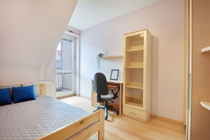 Salon z kuchnią i osobna sypialnia z balkonem + piwnica na Marusarzówny 12 (Pobitno)