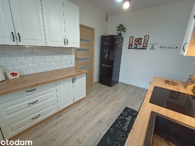 Przestronne jasne mieszkanie po remoncie w spokojnej okolicy.