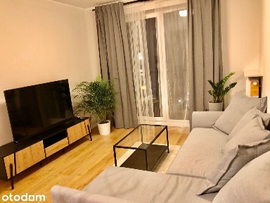 W pełni wyposażony (47m2) dwu pokojowy apartament.