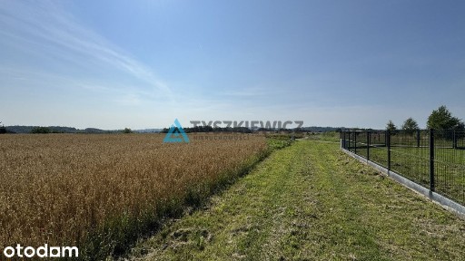 Działka z domkiem letniskowym na sprzedaż.