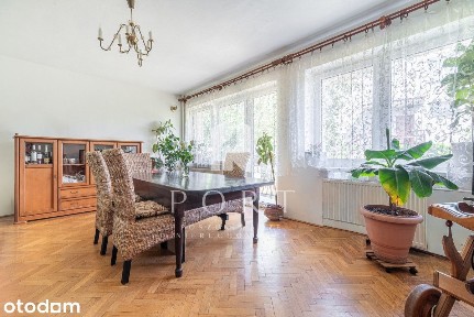 Bliźniak z możliwością wydzielenia mieszkań.