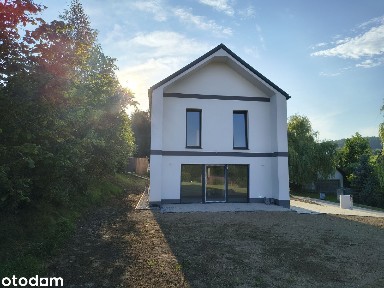Dom wolnostojący w malowniczej okolicy!