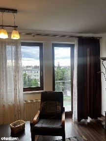 apartament dwupokojowy z aneksem kuchennym i łaź.