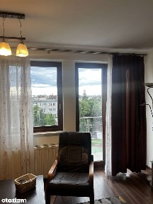 apartament dwupokojowy z aneksem kuchennym i łaź.
