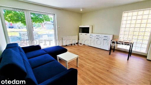 Nowoczesny apartament z ładnym, dużym balkonem