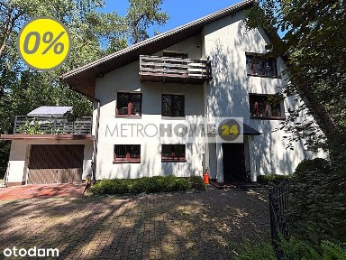 0% Prowizji- Duży wolnostojący dom zatopiony w zieleni ogrodu