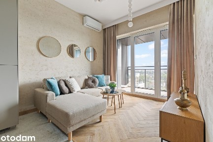 12. piętro, 3 pokoje, 2 łazienki i duży balkon - zobacz to wnętrze!