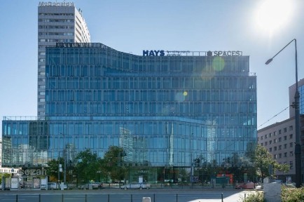 Wynajem biura w Warszawie: Prywatna 10-15-osobowa przestrzeń biurowa w prestiżowej lokalizacji Spaces Marszałkowska.