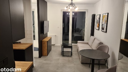 Kawalerka z sypialnią (studio) wraz z miejscem postojowym i komórką.