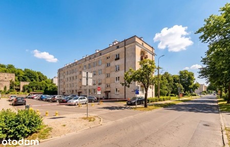Mieszkanie z balkonem i piwnicą blisko AMW