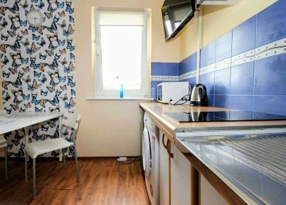 Kawalerka - 3 minuty pieszo od SKM i 10 min pieszo do UG Sopot. Dojazd SKM do UG Gdańsk zajmuje ok. 8 min
