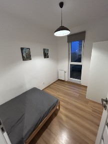 Komfortowe mieszkanie. 2 osobne niezależne nieprzejściowe pokoje Blisko Politechnika PG GUMed WSB, garaż, komunikacja 15 minut do centrum. Siłownia.