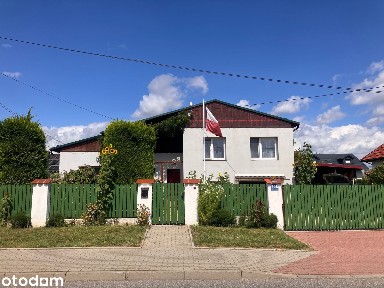 Przytulny, funkcjonalny dom w urokliwej i praktycznej okolicy
