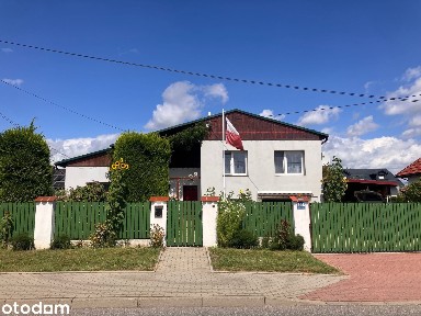 Przytulny, funkcjonalny dom w urokliwej i praktycznej okolicy