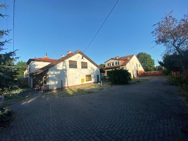 Dwa domy na sprzedaż po 200m2