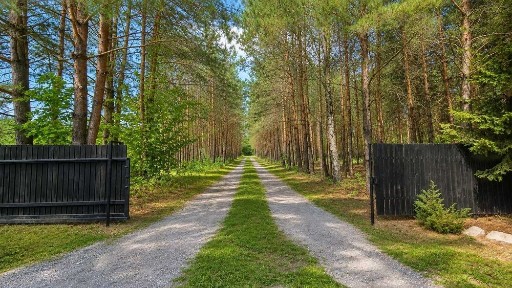 Dom 6 pokoi z piękną działką 1,06ha w otulinie lasu
