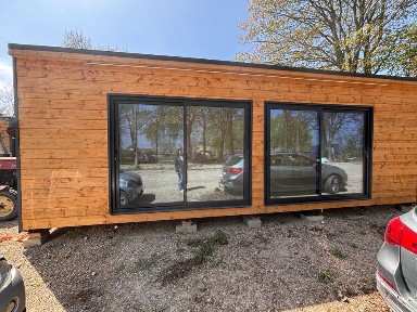 Nowoczesny domek mobilny / całoroczny - drewniana konstrukcja, duże przeszklenia
