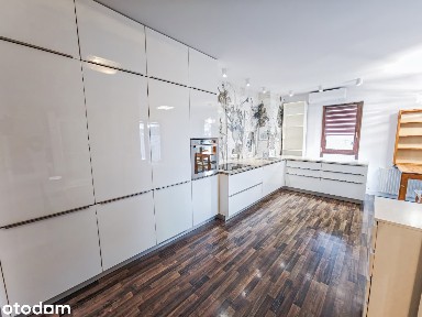 Wysoki standard - mieszkanie, duży balkon, miejsce parkingowe, komórka