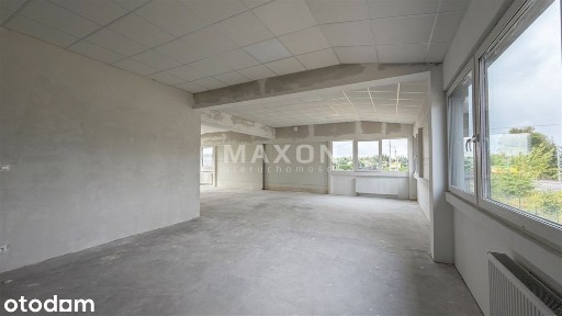 Lokal Biurowo-Usługowy 143 m² Z Parkingiem