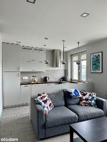 Funkcjonalne 2-pokojowe mieszkanie w ścisłym centrum Gdyni (33 m²)