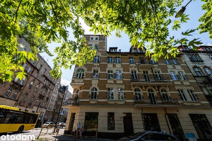 Dwupoziomowy apartament w całkowice odrestaurowanej kamienicy, centrum