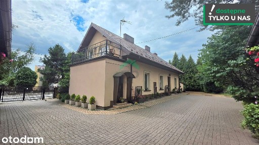 jednorodzinny lub dwurodzinny z dwoma wejściami