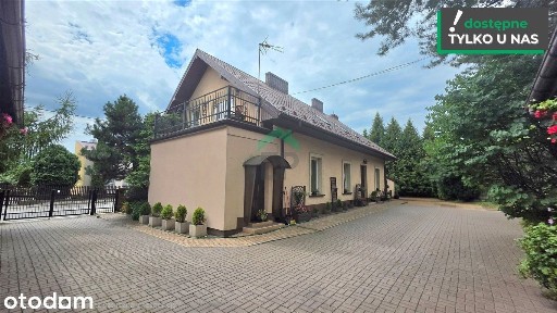 jednorodzinny lub dwurodzinny z dwoma wejściami