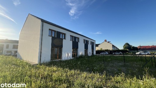 Skrajny segment 104,9 + poddasze. Razem ok. 150 m2. Działka 430m2