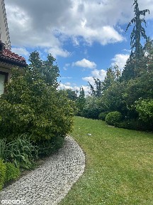 Dom wolnostojący z zagospodarowanym ogrodem