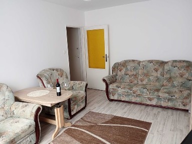 Wynajmę kawalerkę 26,2m2, 1 piętro ul. Majkowskiego 8. Całorocznie