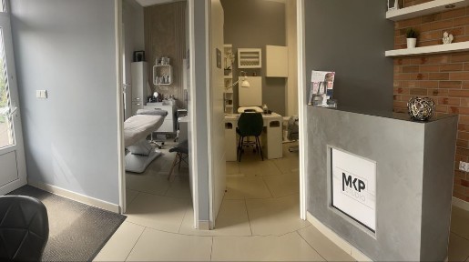 Gabinet manicure • podolog •masaż • makijaż permanentny • trycholog •fryzjer•stylizacja rzęs i brwi • inne