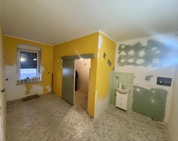 Biuro Lokal Handlowo-Usługowy W Centrum 24m²
