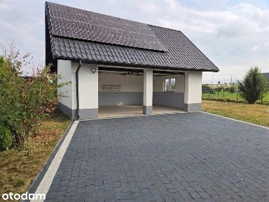 Dom na Orawie w otoczeniu zieleni i gór - tuż przy granicy z Podhalem